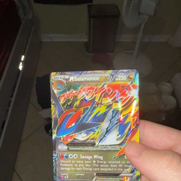 Salamence VMAX Pokémon Card - Picture 2 of 2